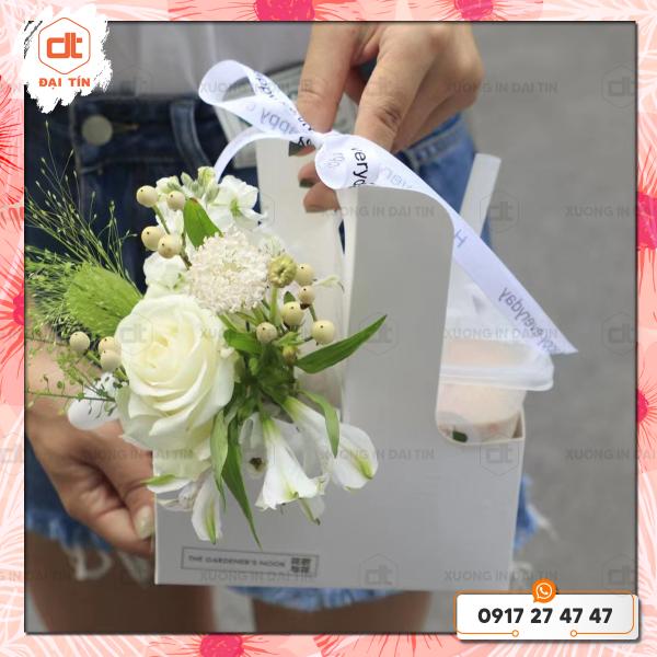 KHAY GIẤY 2 NGĂN ĐỰNG LY ( CỐC ) VÀ HOA