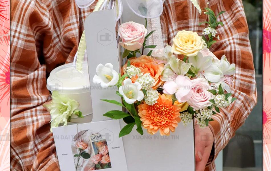 KHAY GIẤY 2 NGĂN ĐỰNG LY ( CỐC ) VÀ HOA