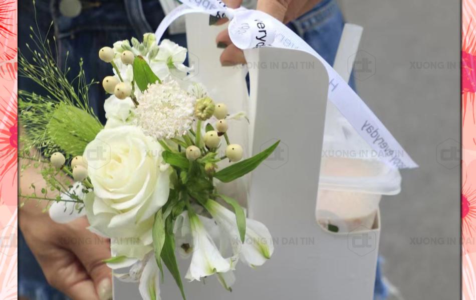 KHAY GIẤY 2 NGĂN ĐỰNG LY ( CỐC ) VÀ HOA